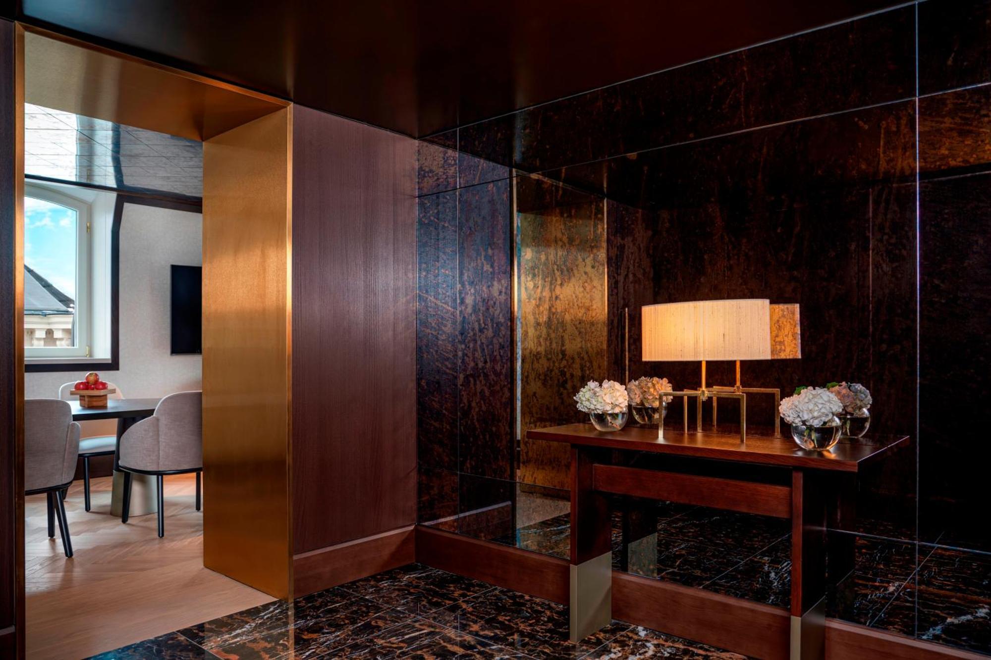 Almanac Palais Vienna Hotell Eksteriør bilde The interior of a suite at the Mandarin Oriental, Munich