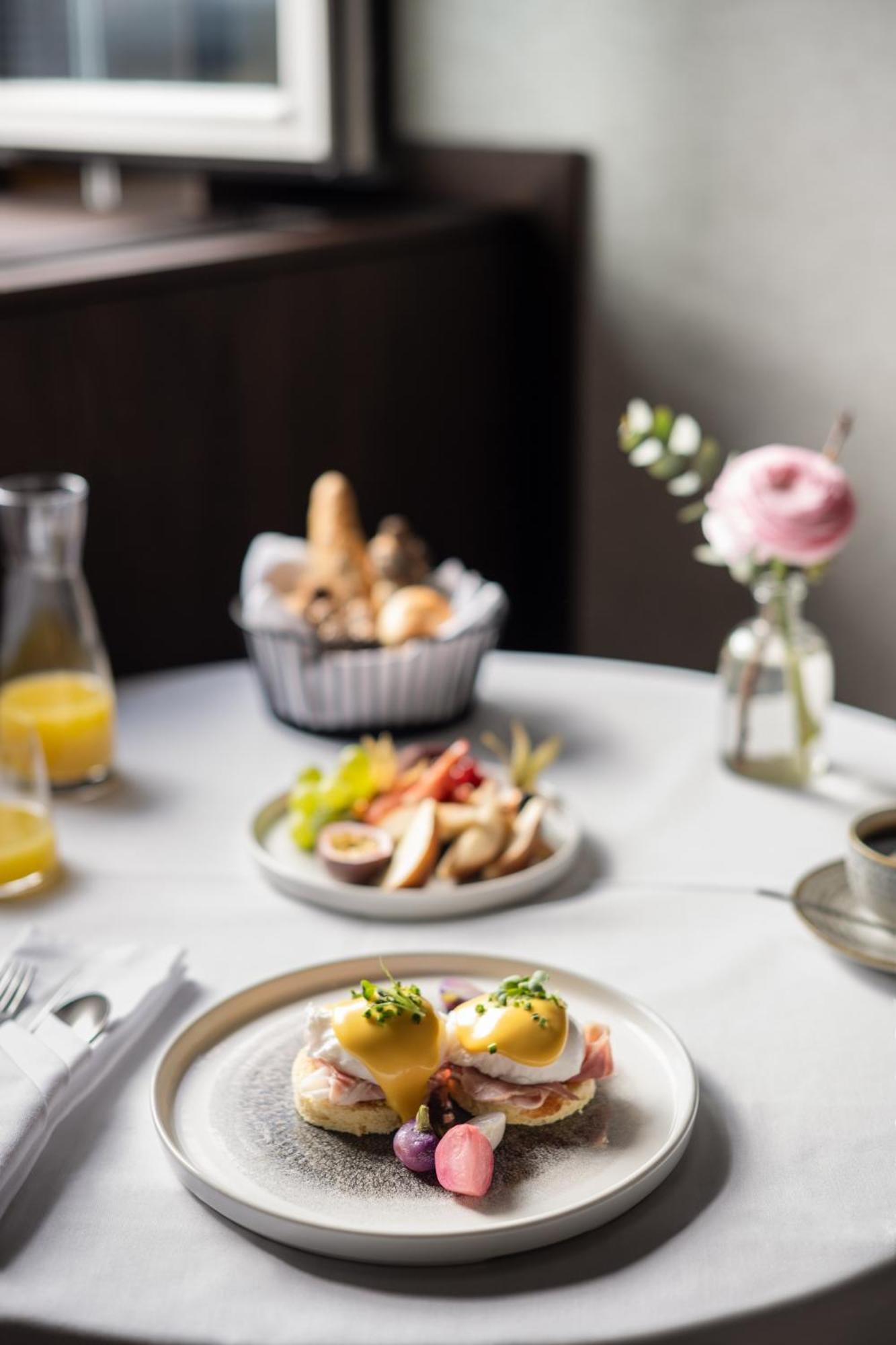 Almanac Palais Vienna Hotell Eksteriør bilde A breakfast table